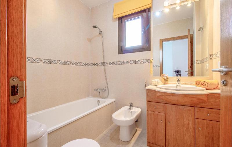Awesome Home In Orihuela Costa With Swimming Pool - image 12