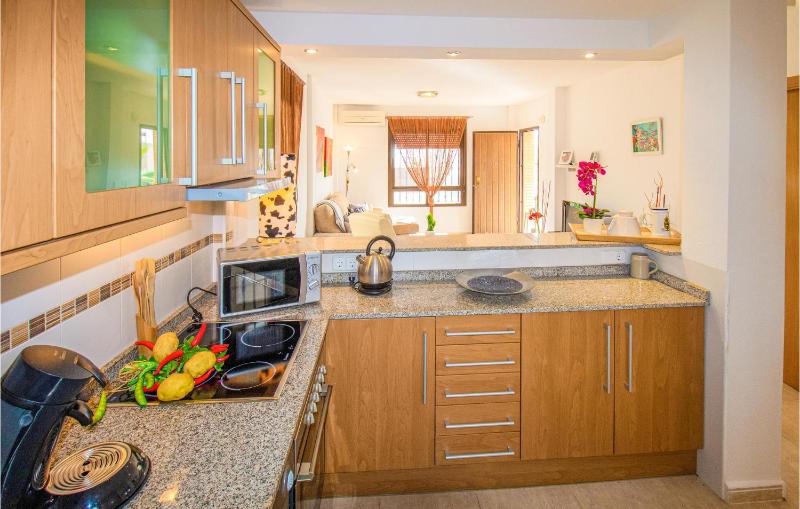Awesome Home In Orihuela Costa With Swimming Pool - image 18