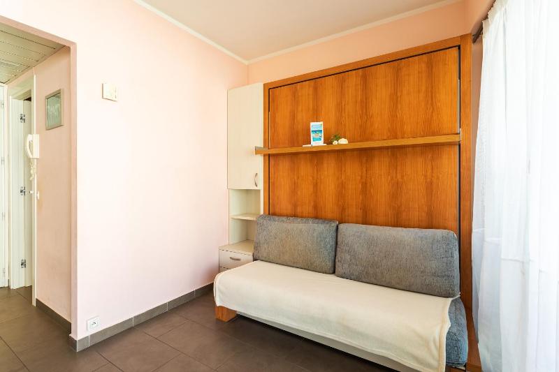 Royal Luxembourg AP4397 By Riviera Holiday Homes - image 2