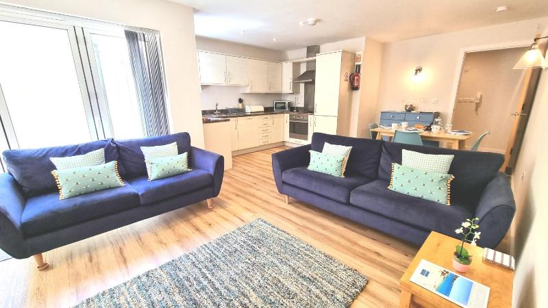 Beach House Two Bedroom Apartment with Rear View (Dog Friendly) image 1