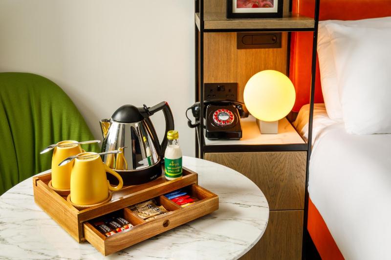 Standard Twin Room image 3