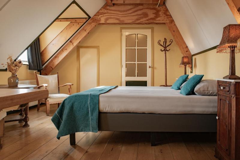 Large Double Room image 1