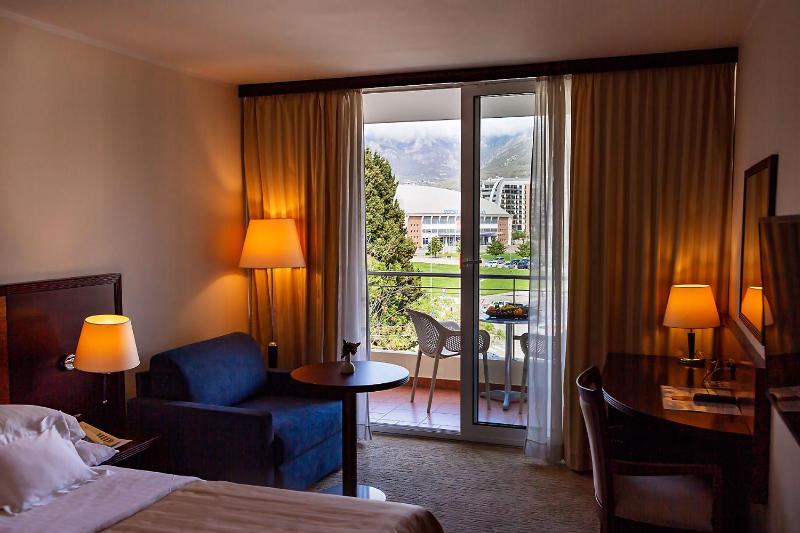 Double or Twin Room with Balcony image 3