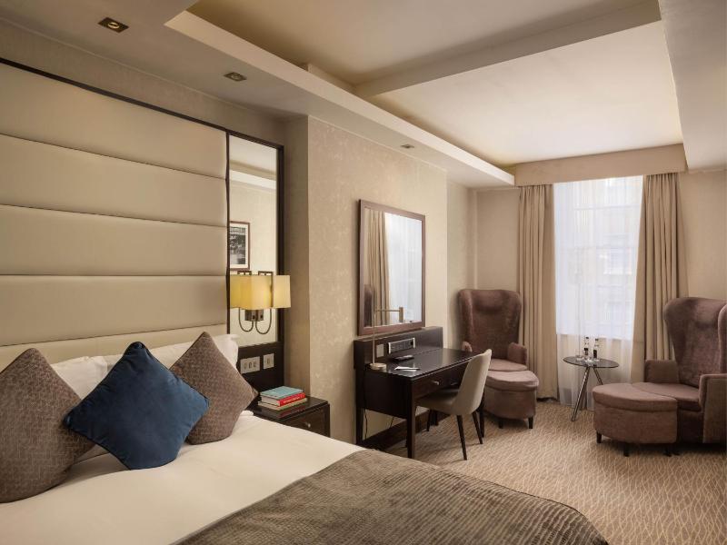 Deluxe Double or Twin Room image 3