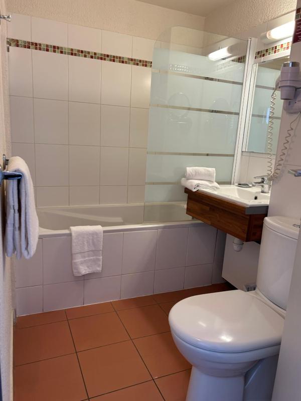 Triple Room (2 Adults + 1 Child) image 3