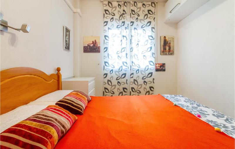 Stunning Apartment In Torrevieja With Wifi - image 16
