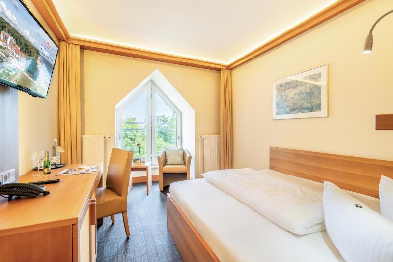 Small Double Room image 3