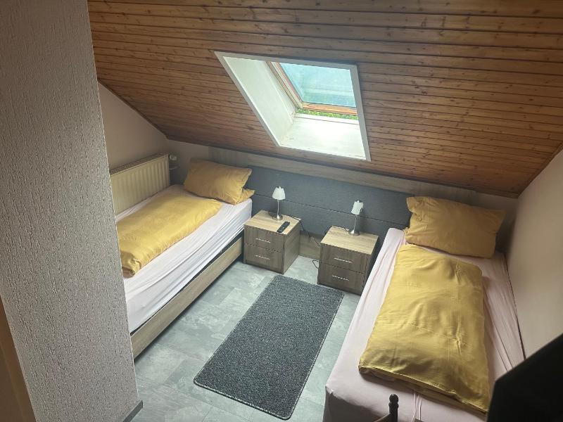 Budget Twin Room image 4