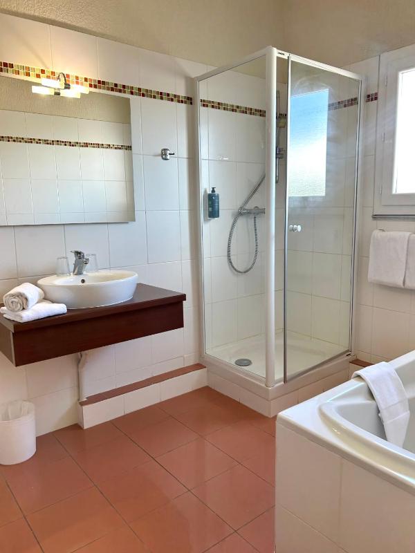 Deluxe Double Room with Terrace image 2