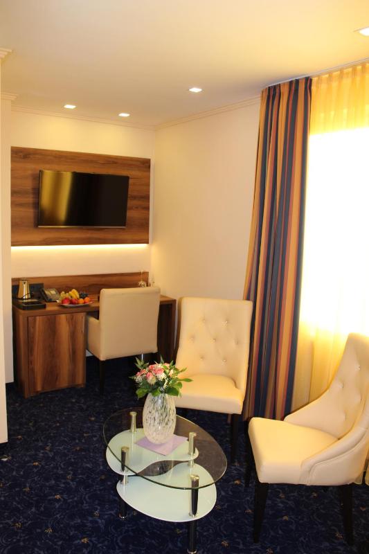 Grand Hotel Empire - image 11