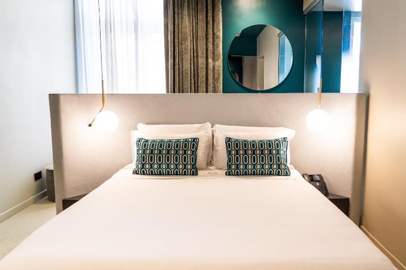 Junior Suite with Side Sea View, Jacuzzi and Balcony image 1