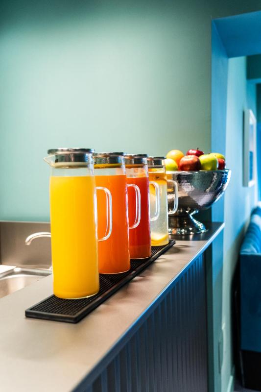 Deluxe Double Room with Sea View image 2