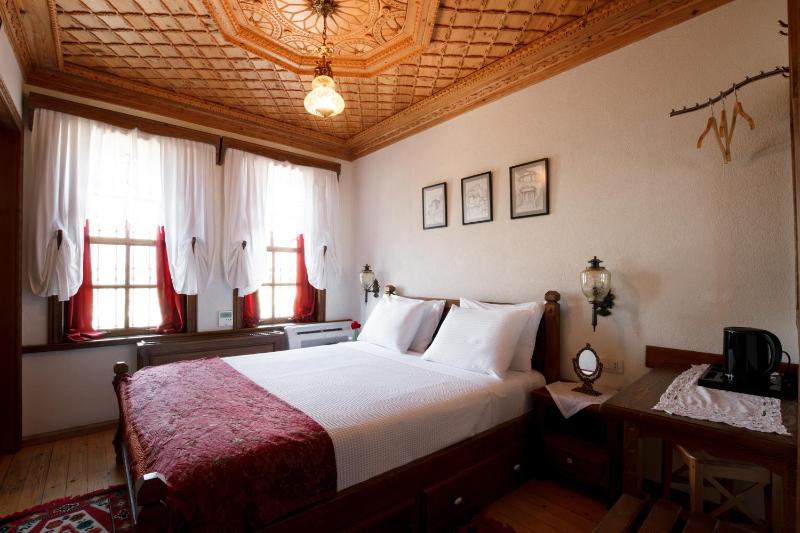 Deluxe King Room image 1