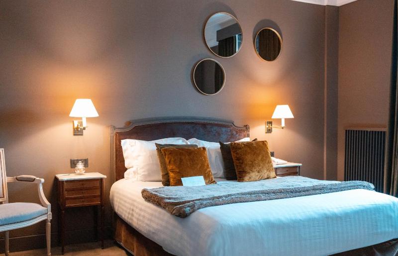 Classic Double Room image 4