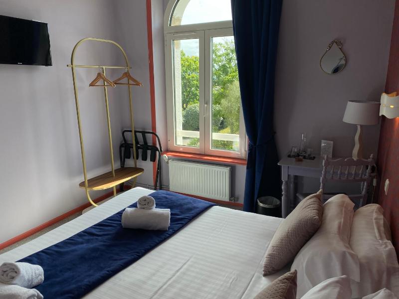 Standard Double Room image 3