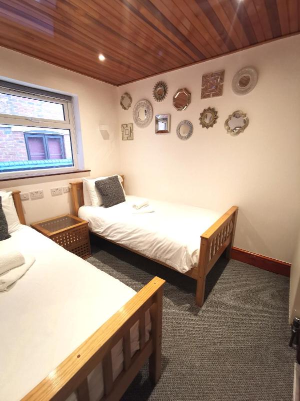 The Elmsleigh Suite at Claremont Hotel - image 4