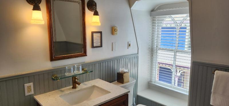 Queen Suite image 4