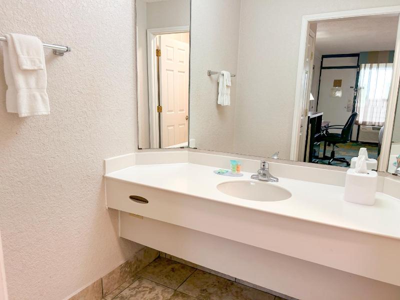 Executive King Room - Non-Smoking image 4