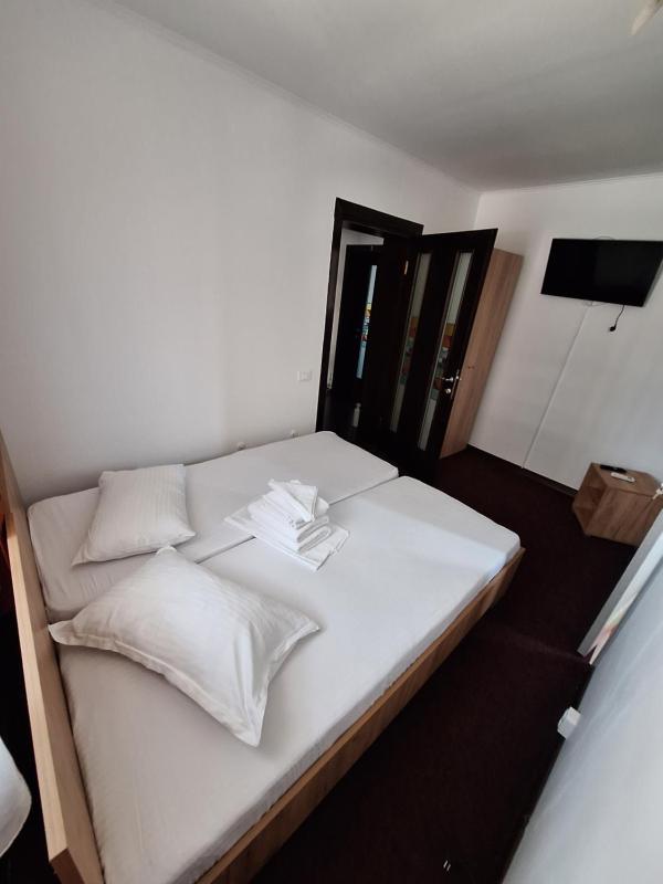 Small Double or Twin Room image 3