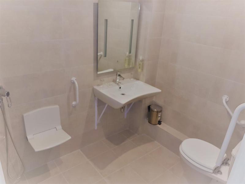 Double Room - Disability Access image 4