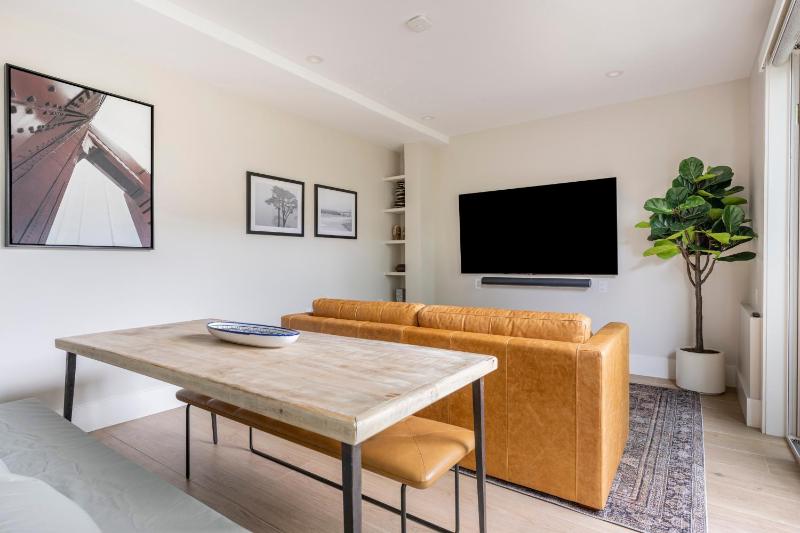 Modern Luxury 3 BR Near Presidio & GG Park - image 2