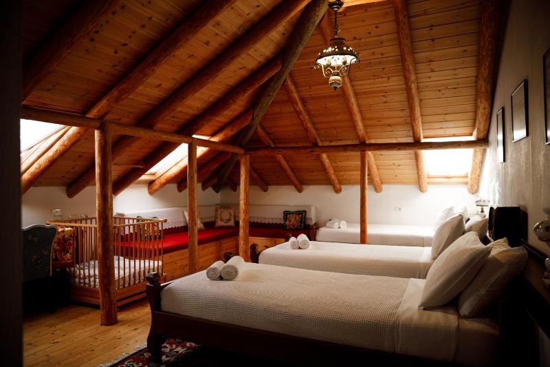 Deluxe Triple Room image 4