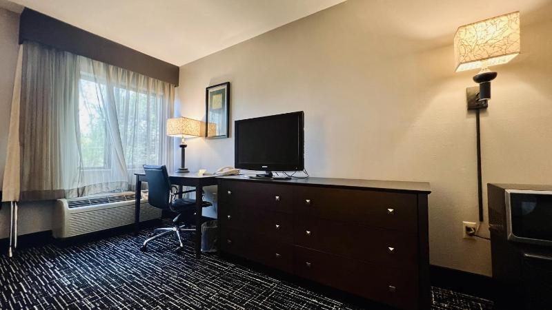 Deluxe Double Room with Two Double Beds image 2