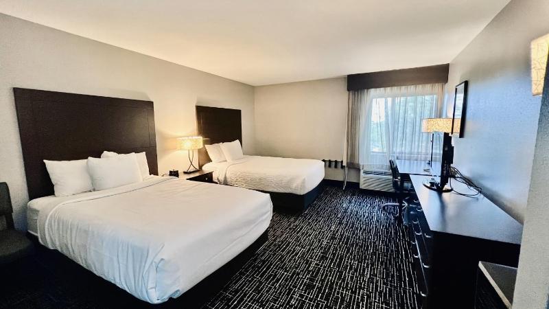 Deluxe Double Room with Two Double Beds image 4