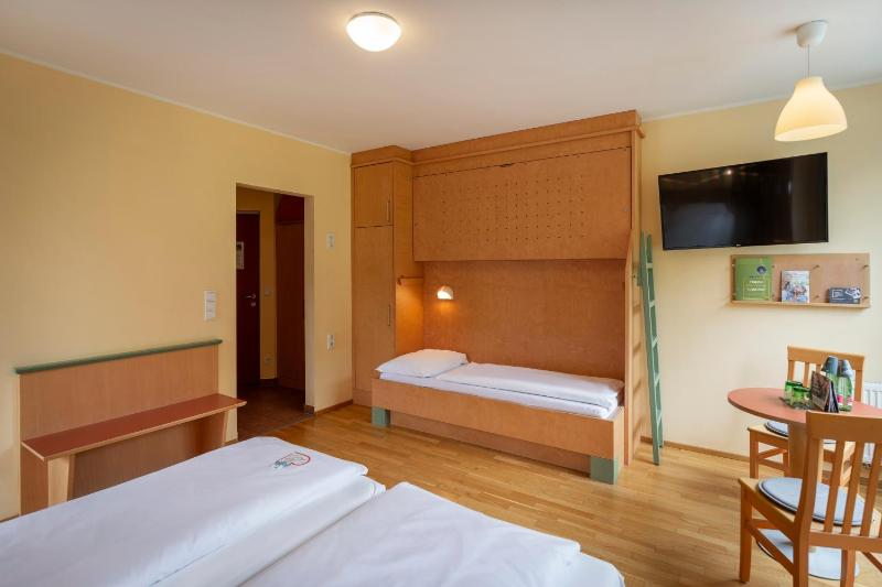 Quadruple Room image 4