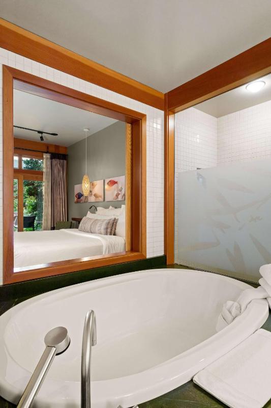 Deluxe Room image 2