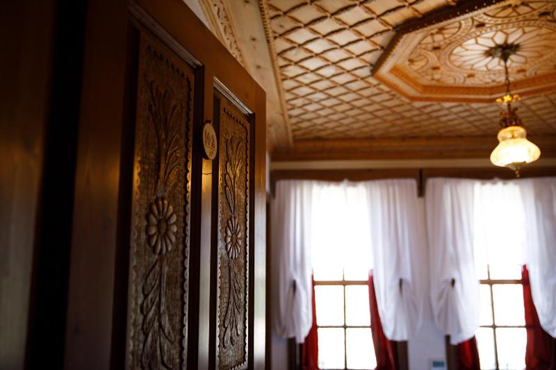Deluxe King Room image 3