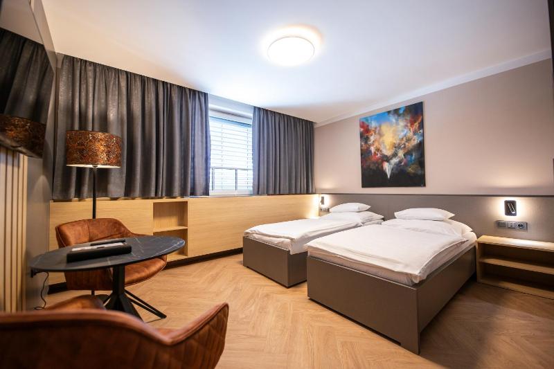 Standard Double Suite image 1