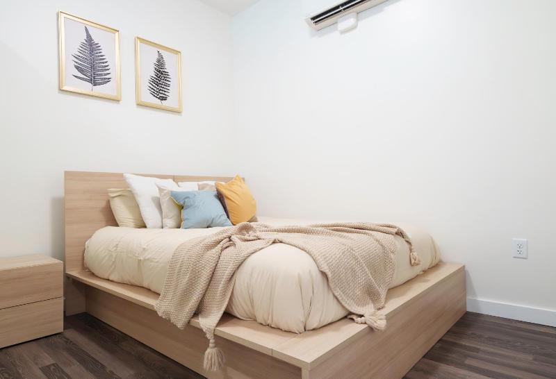 One-Bedroom Premier Apartment image 4