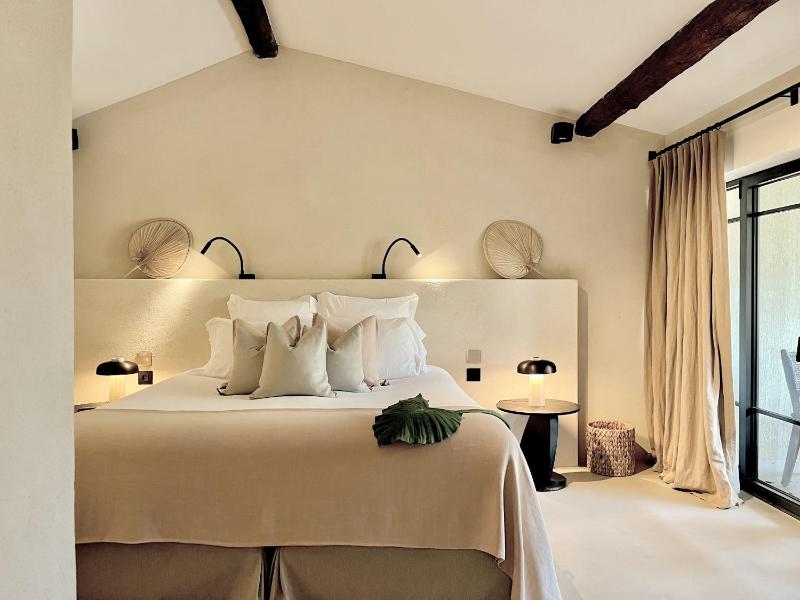 Deluxe King Suite image 1