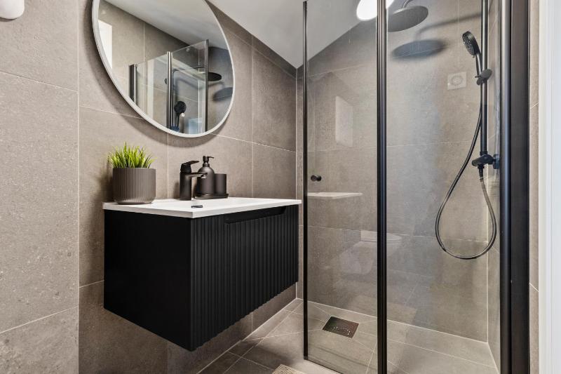 Luxury Suite in Charming Area - image 10