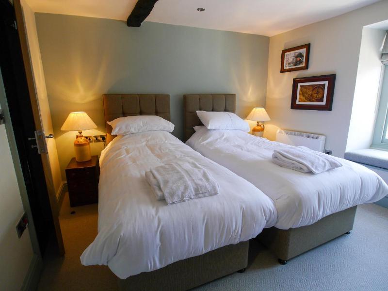Superior Double Room image 3