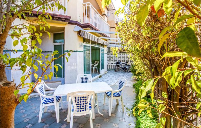 3 Bedroom Beautiful Home In Santa Pola - image 10