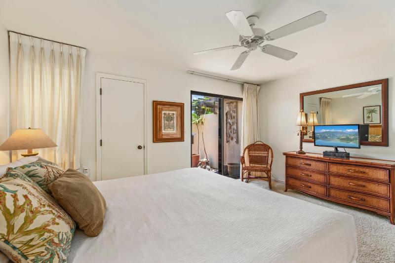 Tropical Paradise 1-bed 2-bath Oasis At The Pool - image 16