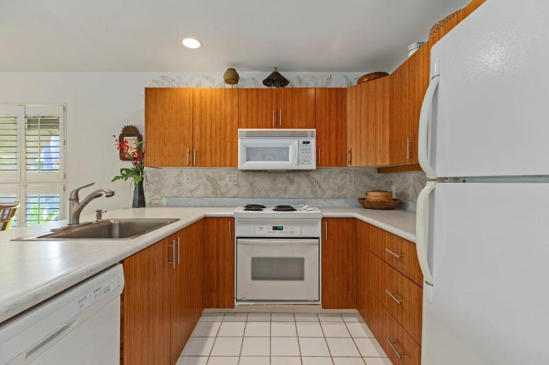 Tropical Paradise 1-bed 2-bath Oasis At The Pool - image 28