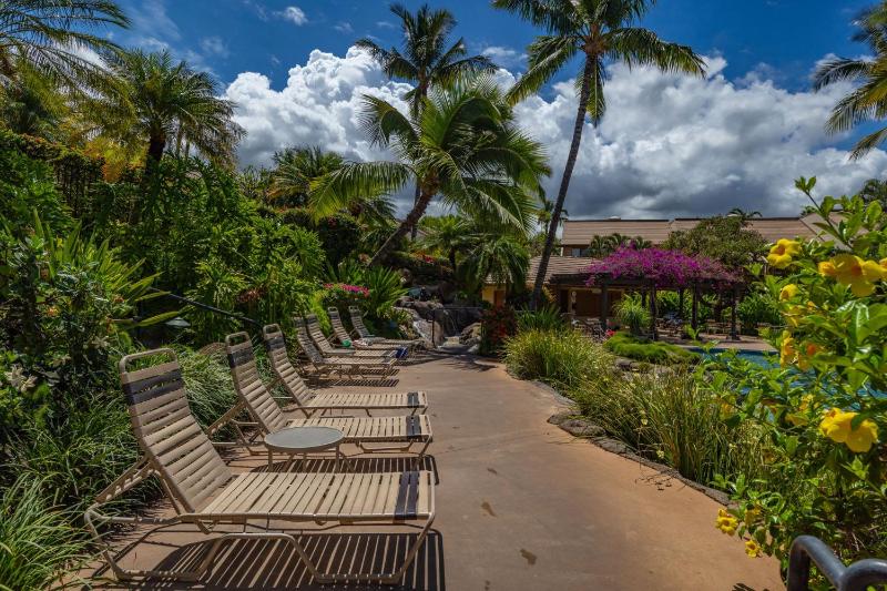 Tropical Paradise 1-bed 2-bath Oasis At The Pool - image 2