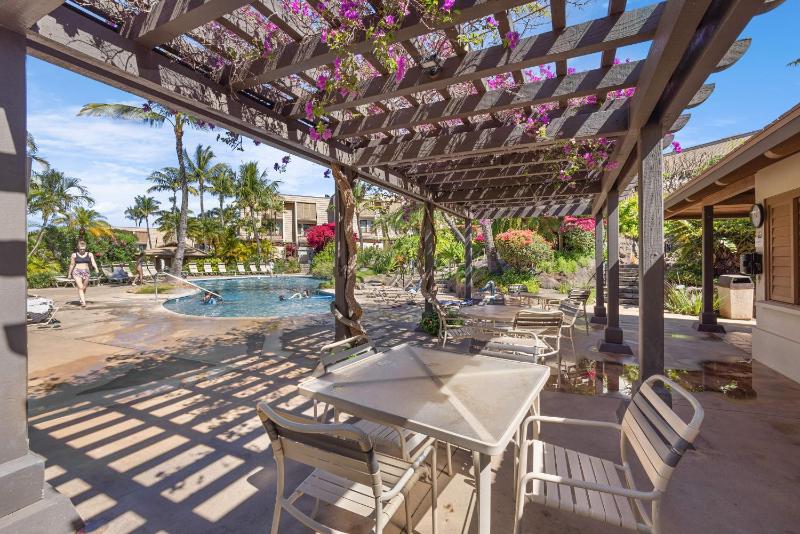 Tropical Paradise 1-bed 2-bath Oasis At The Pool - image 21