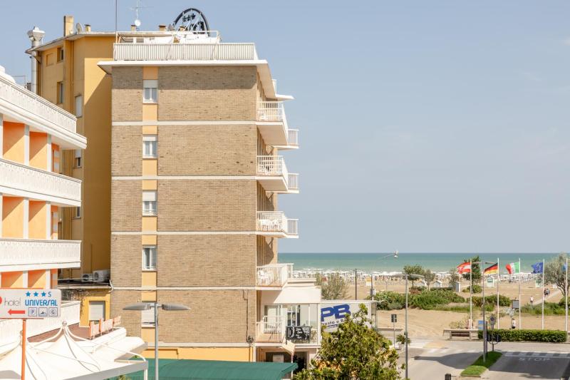 Triple Room with Balcony image 2