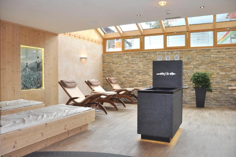 Double Room with Balcony image 4