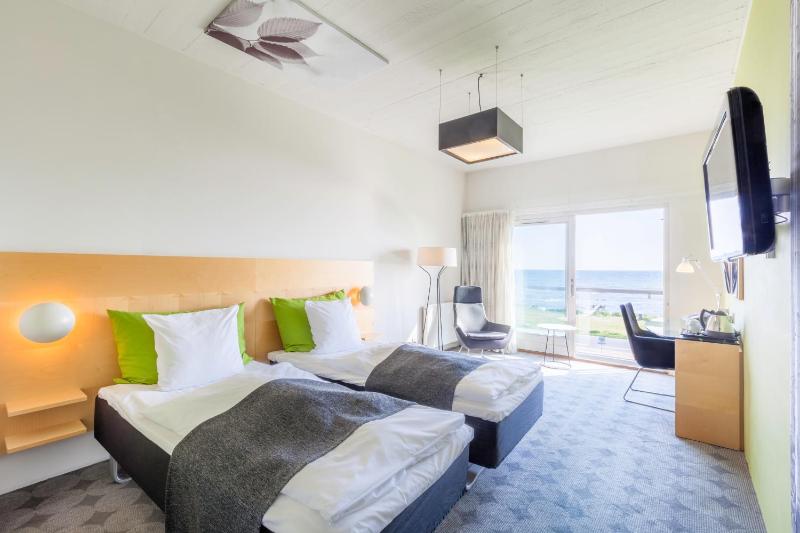 Double or Twin Room with Sea View image 4