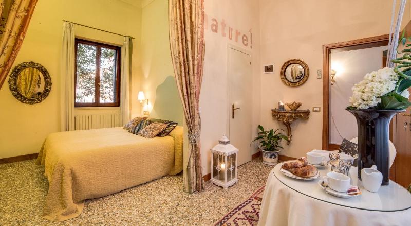 Superior Double Room image 4