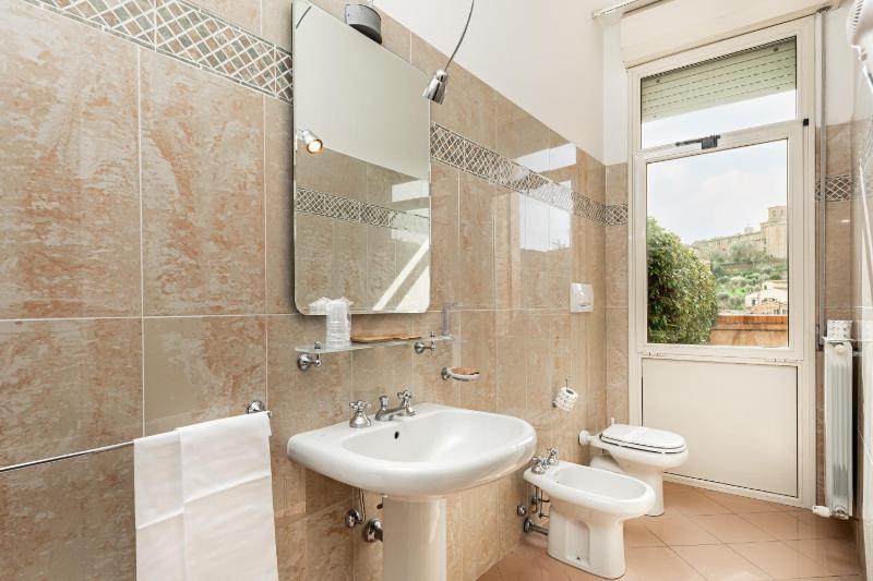 Superior Double Room with City View image 1