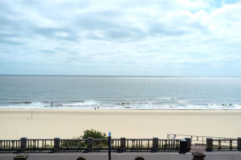 Twin Room with Sea View image 2