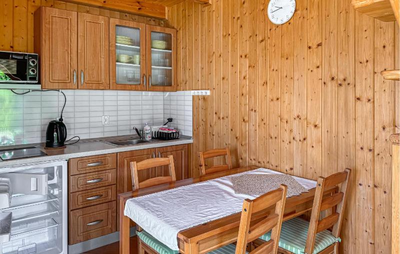 Lovely Home In Chlopy With Wifi - image 7