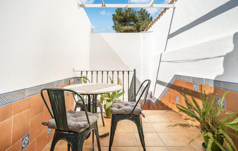 Beach Front Apartment In Torremolinos - image 12