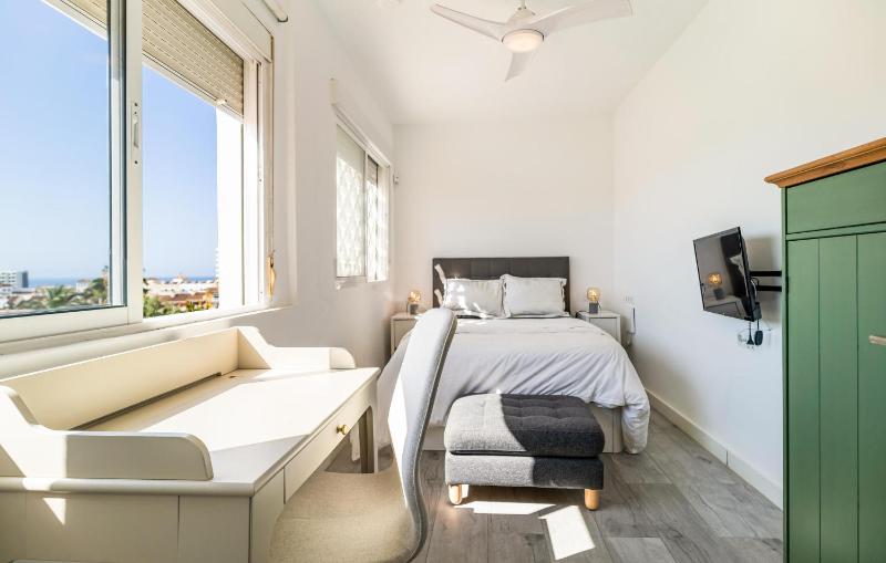 Beach Front Apartment In Torremolinos - image 6